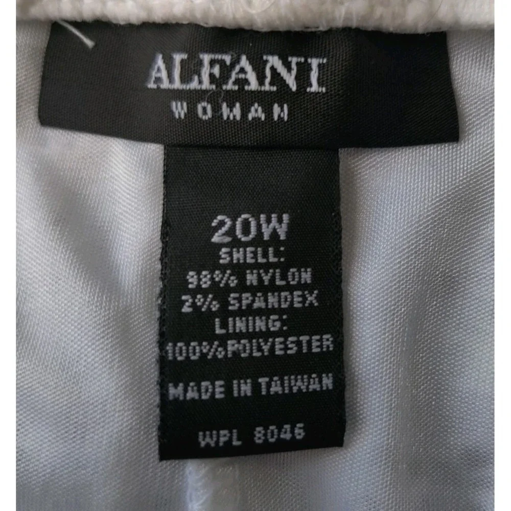 Alfani Women's Plus Size White Lace Pull-on Straight Mini Skirt Lined Size 20W‎